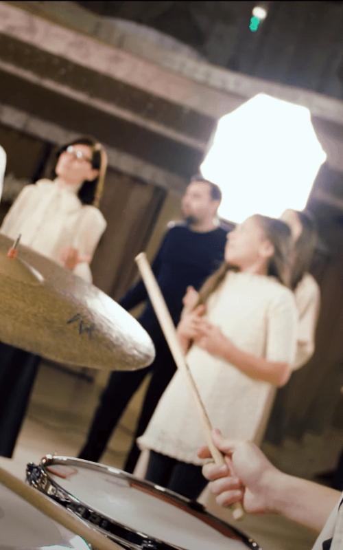 Piatra-i data la o parte